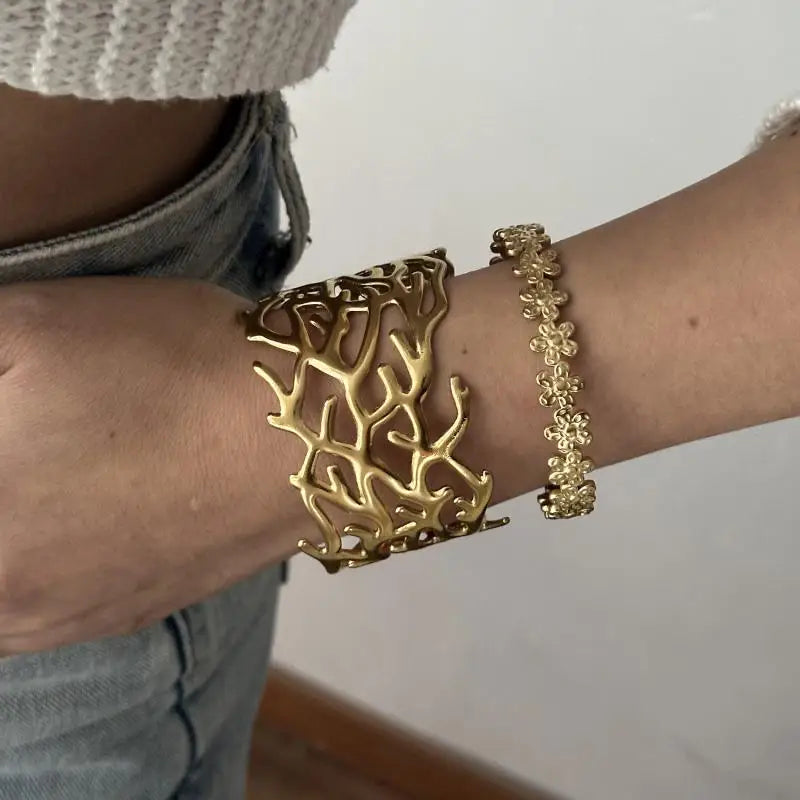 2025 Exaggerated Metal Shell Starfish Bracelet for Women Fashion Gold Color Stainless Steel Cuff Bangle Beach Party Jewelry