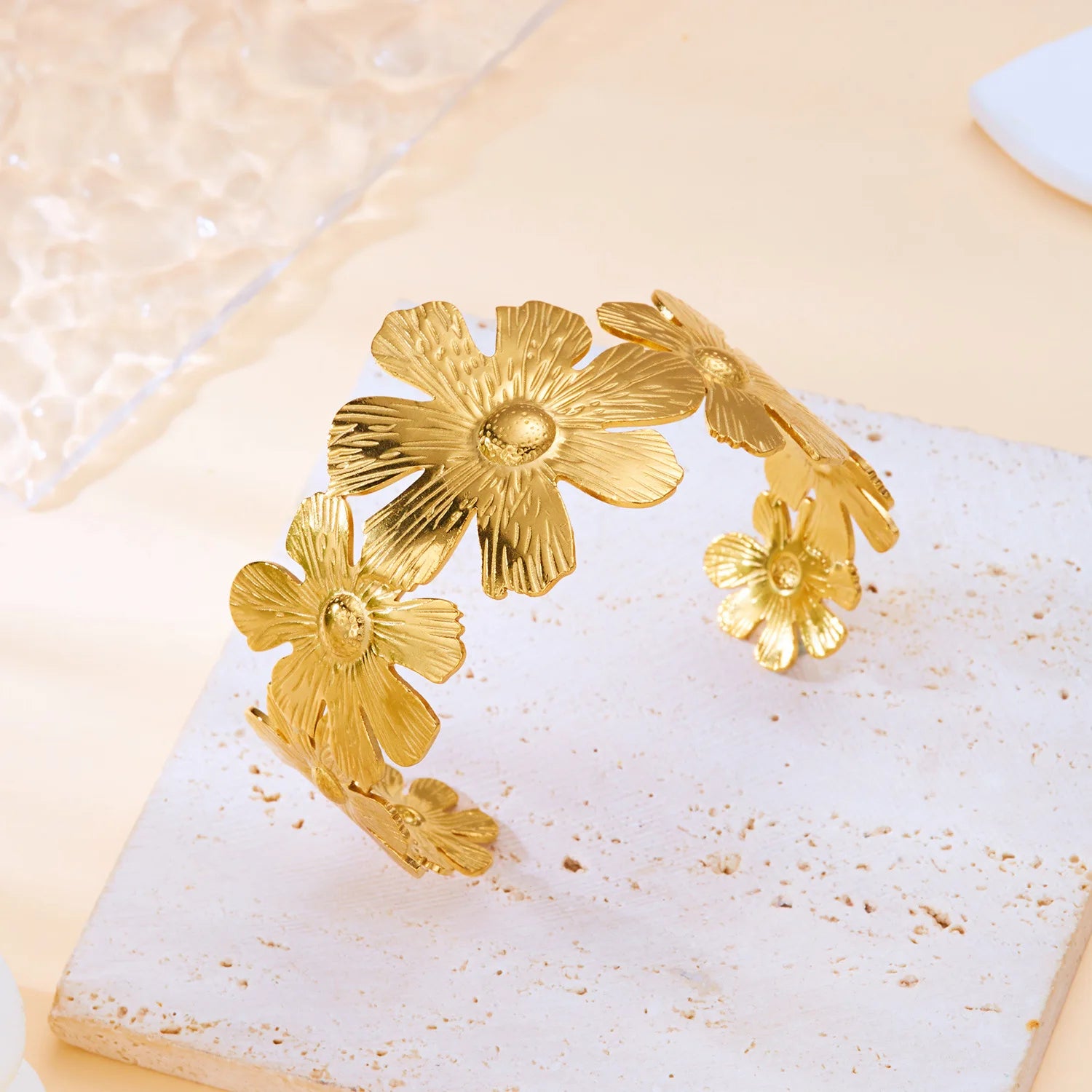 2025 Exaggerated Metal Shell Starfish Bracelet for Women Fashion Gold Color Stainless Steel Cuff Bangle Beach Party Jewelry